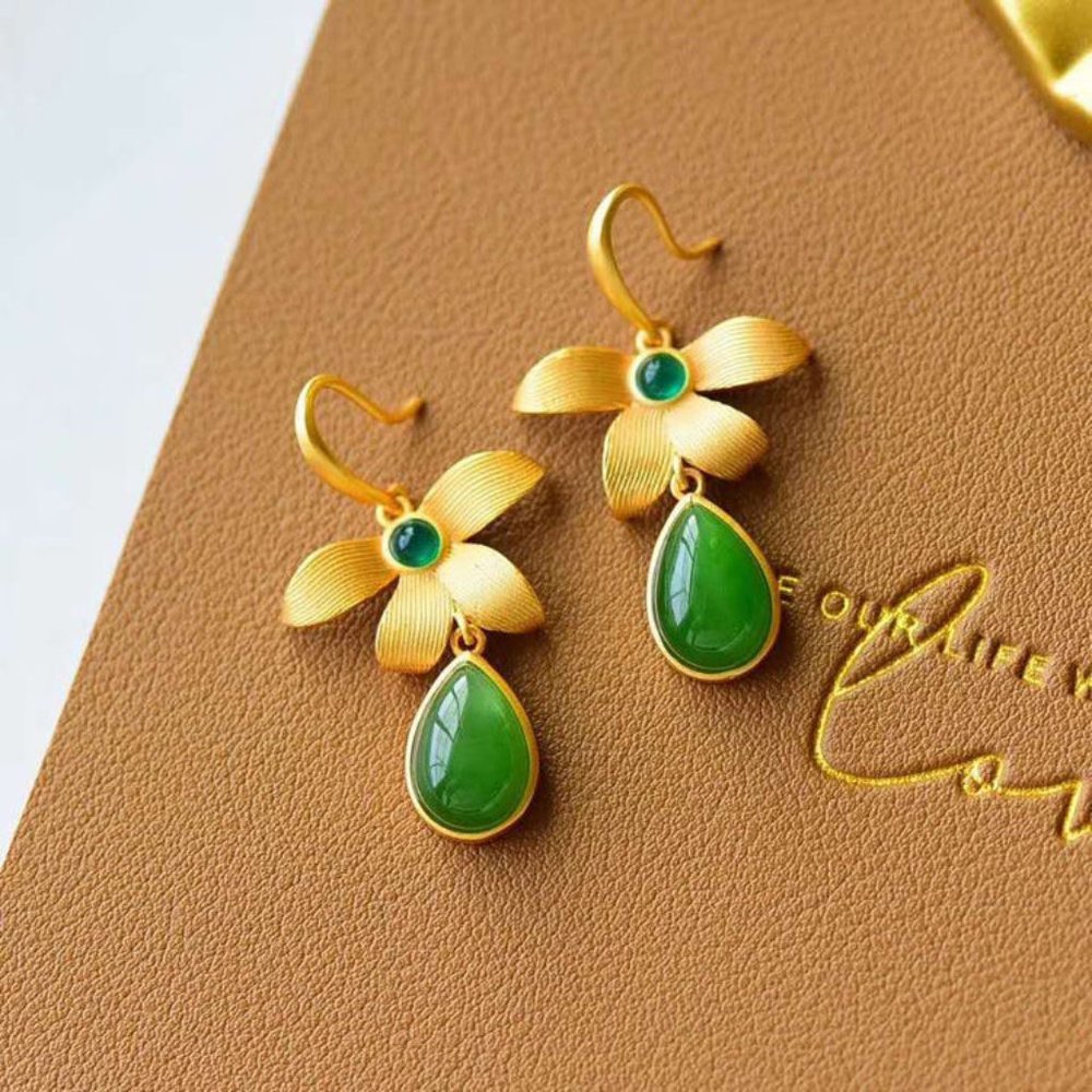 THE EMERALD RIBBON DROPS